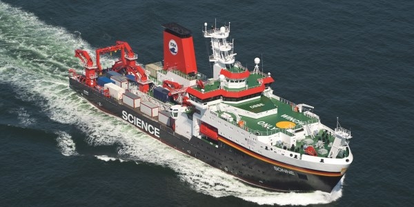 Das Bild zeigt das Forschungsschiff SONNE
