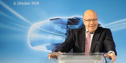 Das Bild zeigt Bundeswirtschaftsminister Peter Altmaier bei seiner Rede auf dem 6. Investmentforum in Berlin.