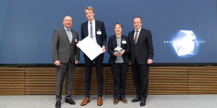 Das Bild zeigt die Preisträger des Deutschen Rohstoffeffizienz-Preises der watttron GmbH.