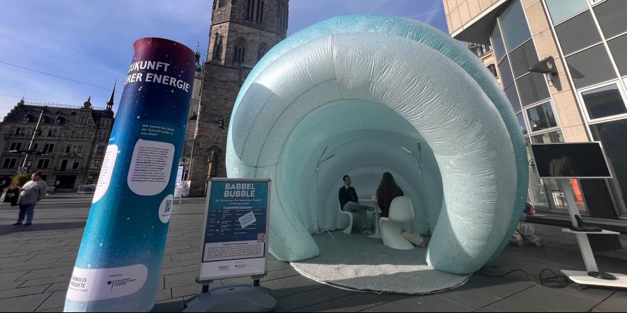 © Projektträger Jülich/ Maria Pakura Das Bild zeigt die Babble Babble auf dem Marktplatz in Halle an der Saale.