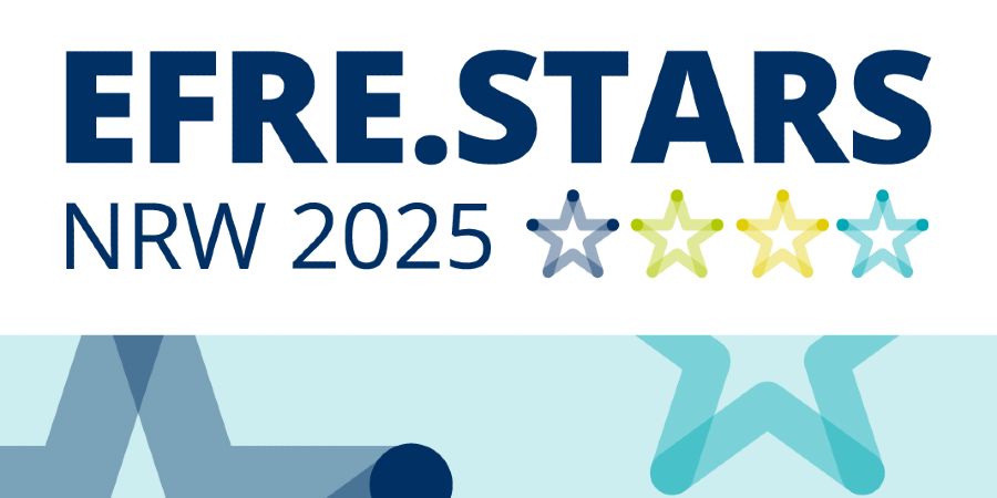 Das Bild zeigt das Logo des EFRE.STARS Wettbewerbs zusammen mit vier bunten Sternen..