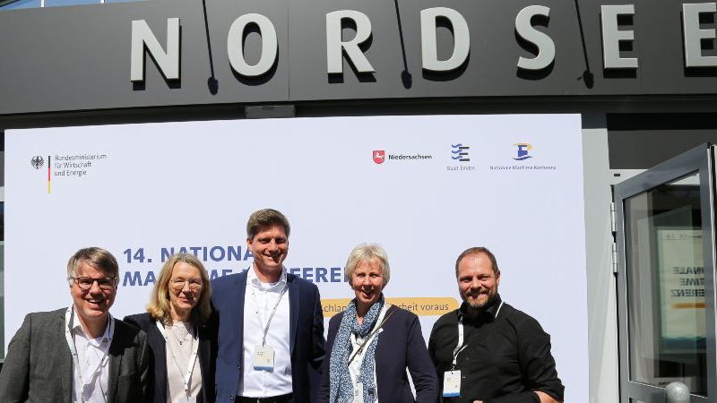 Das Bild zeigt unser Team vom Projektträger Jülich auf der Nationalen Maritimen Konferenz.