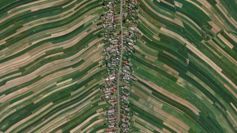 © gokturk_06 – stock.adobe.com Das Bild zeigt eine Landschaftsaufnahme aus Luftperspektive.