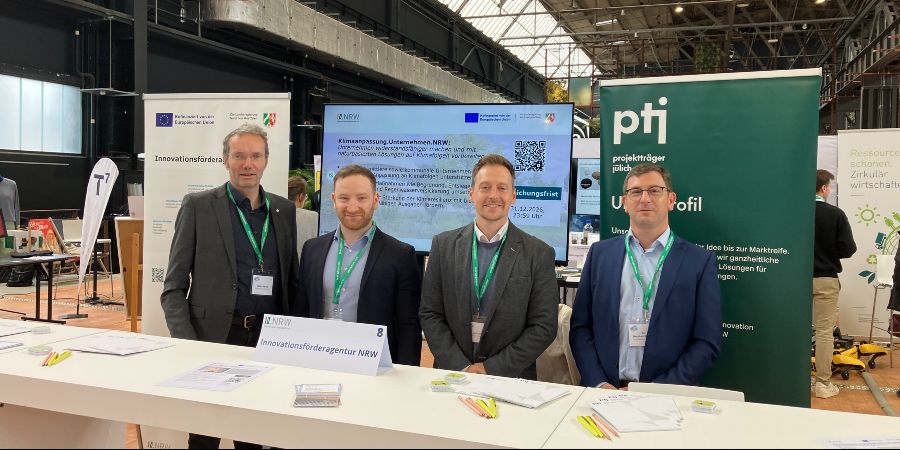 Das Bild zeigt unser PtJ-Team an unserem Stand des Innovationskongresses NRW 2026.