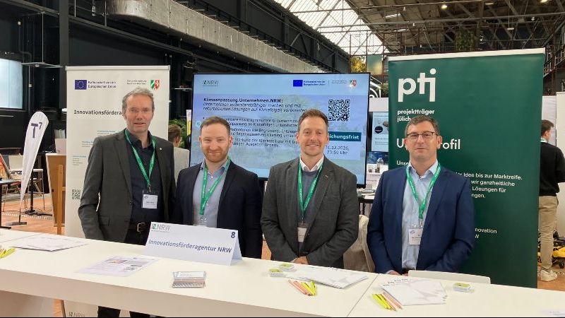 © PtJ Das Bild zeigt unser PtJ-Team an unserem Stand des Innovationskongresses NRW 2026.