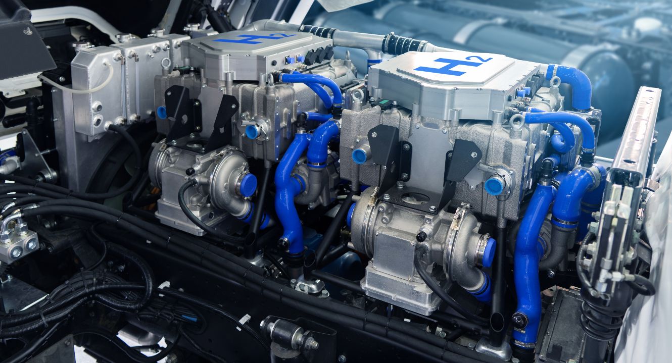 Auf dem Bild sieht man einen Brennstoffzellen-Wasserstoff-Lkw-Motor.